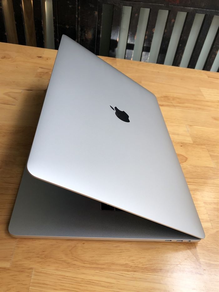 Bán - Macbook Pro 15 inch 2018, i7 2.2G, 16G, 256G, AMD Pro 555X