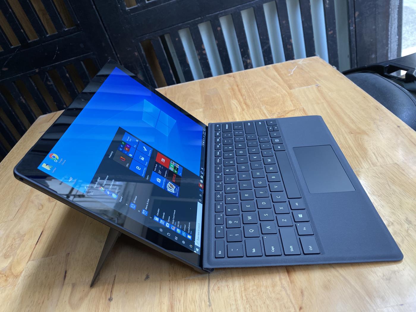 Microsoft Surface Pro, Surface Laptop, Surface book - 7