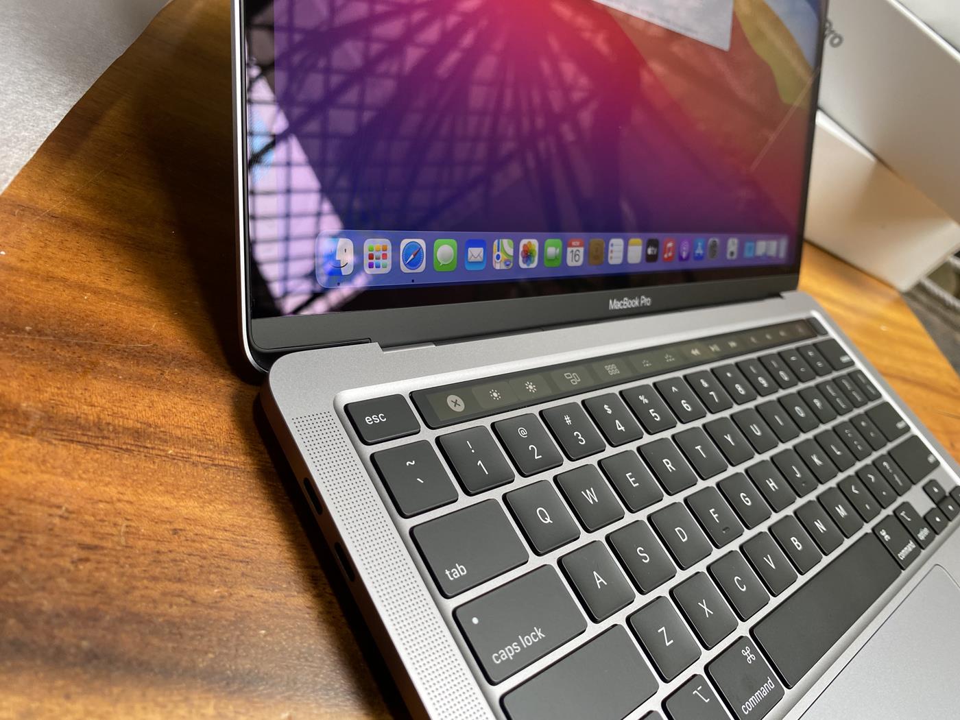 Macbook-Pro-2020-M1-SSD-1T-new-4.jpg