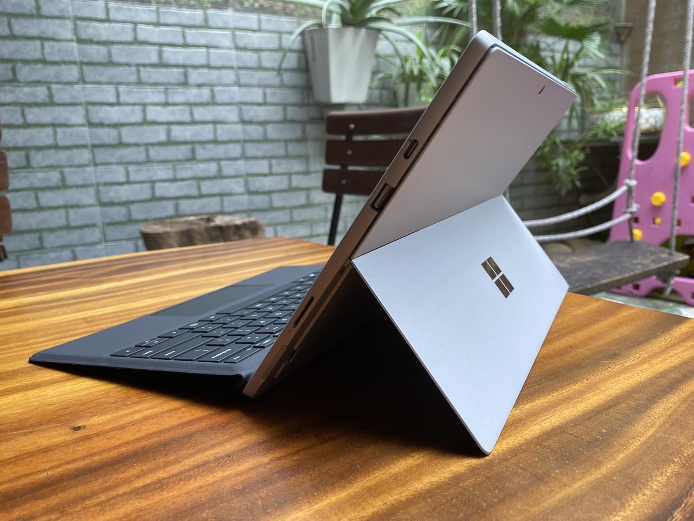 Microsoft Surface Pro, Surface Laptop, Surface book - 15