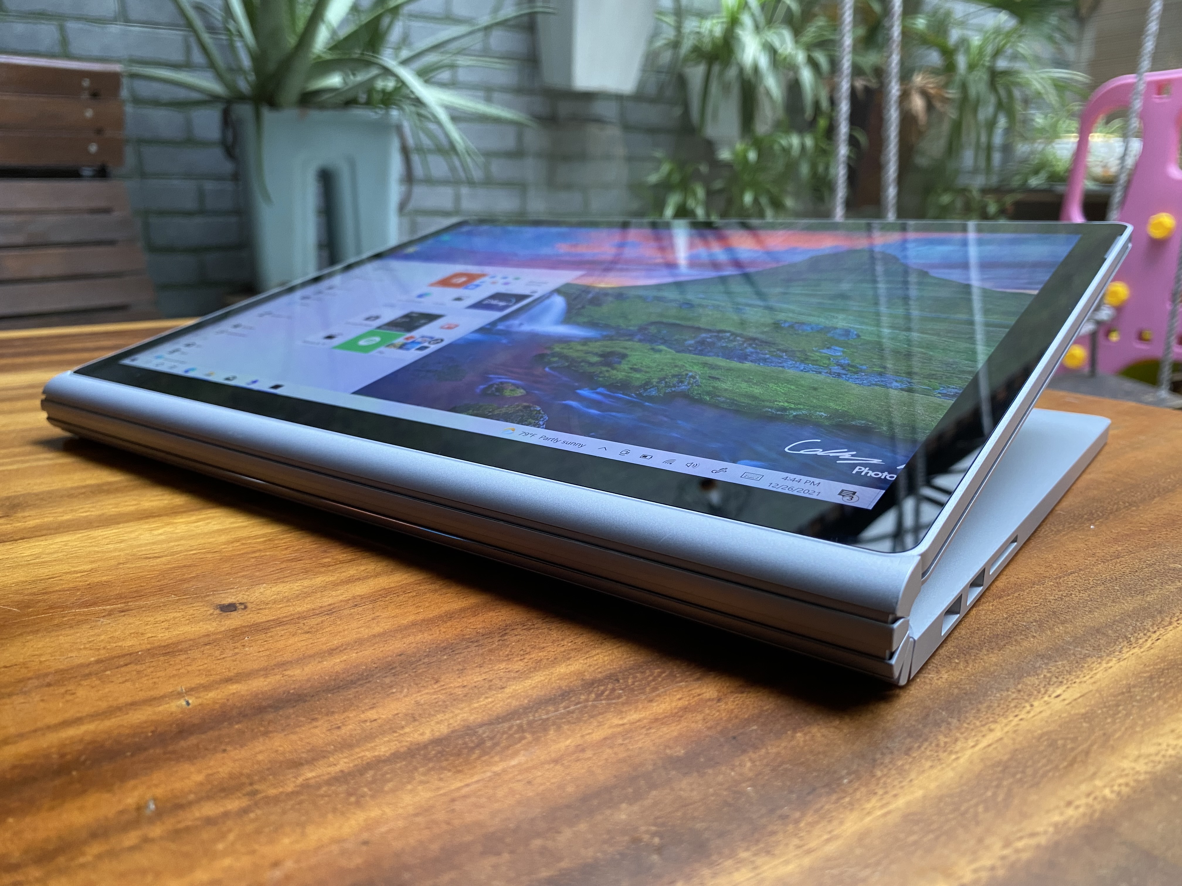 Microsoft Surface Pro, Surface Laptop, Surface book - 9