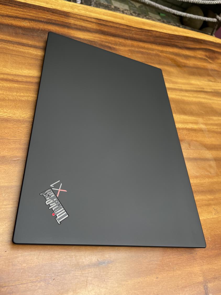 Lenovo-Thinkpad-X1-Carbon-Gen-8-Core-i7-2k-2.jpg