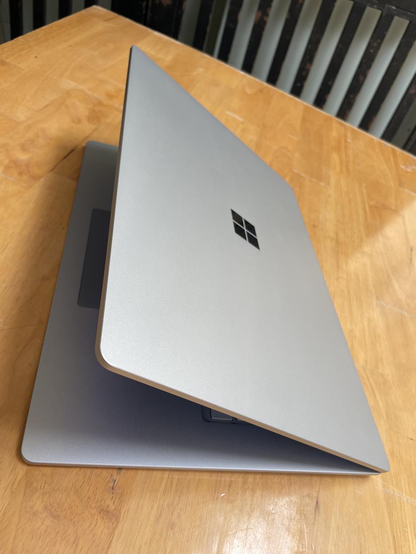 Microsoft Surface Pro, Surface Laptop, Surface book - 11