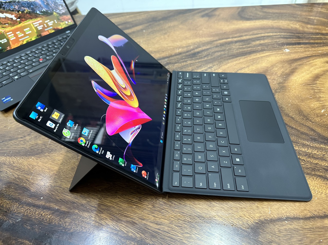 Surface Pro 9 cũ